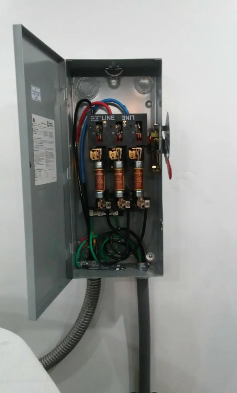 Three-phase disconnect switch installed for Smoke Detector Installation in Ashland City